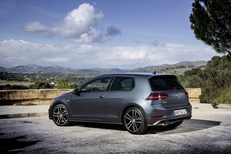  Volkswagen Golf GTD 3-Door 2017 года  (WW) (фото 5 из 11)